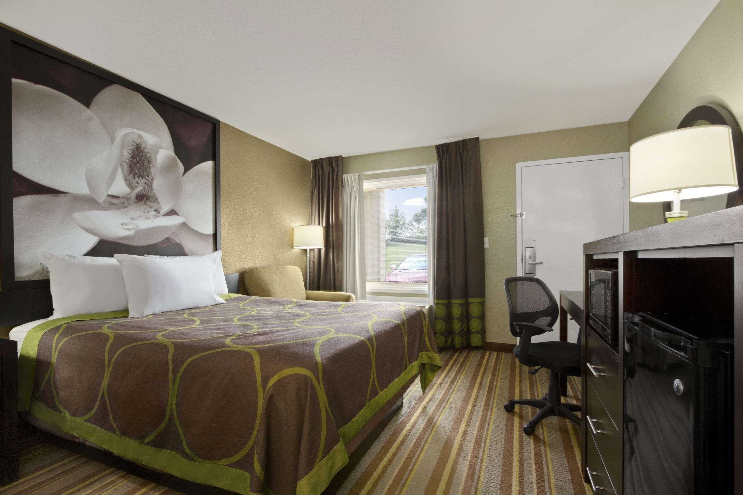 Super 8 By Wyndham-Tupelo Airport Motel Bagian luar foto