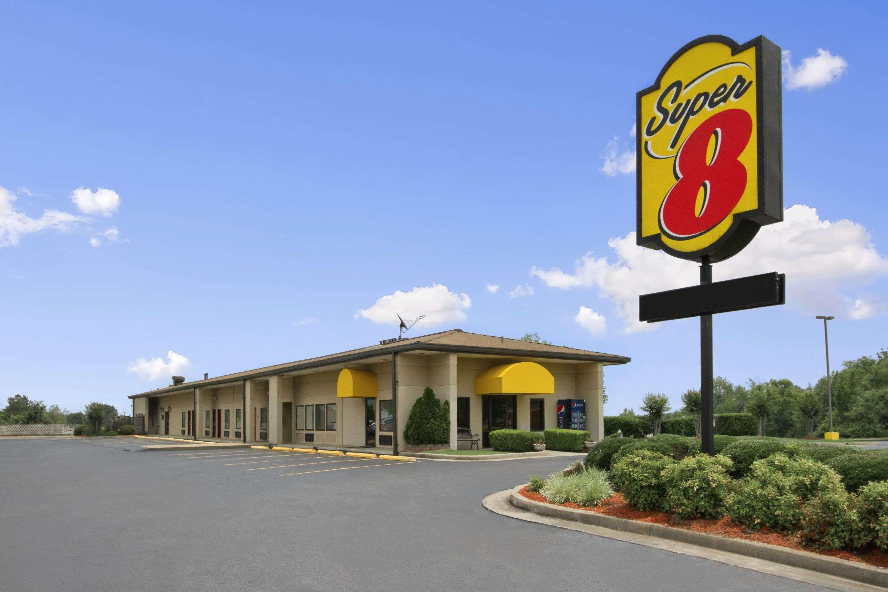 Super 8 By Wyndham-Tupelo Airport Motel Bagian luar foto