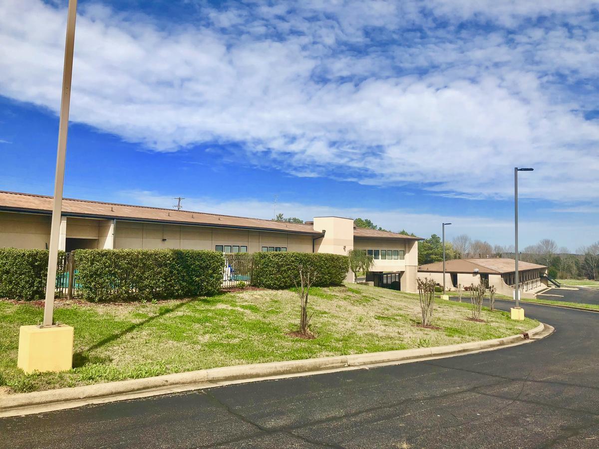 Super 8 By Wyndham-Tupelo Airport Motel Bagian luar foto