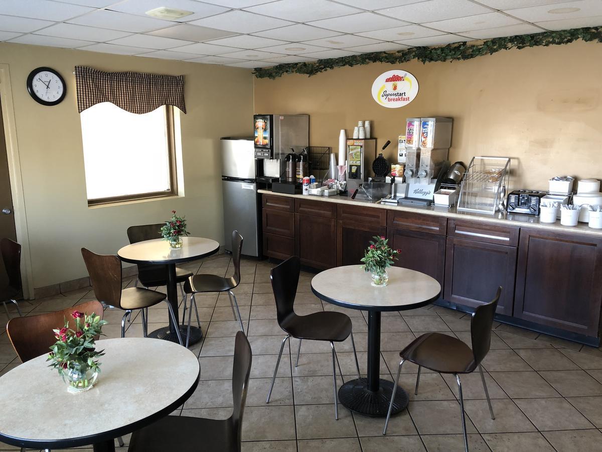 Super 8 By Wyndham-Tupelo Airport Motel Bagian luar foto