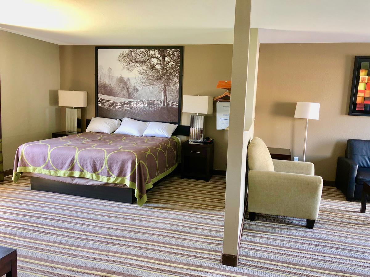 Super 8 By Wyndham-Tupelo Airport Motel Bagian luar foto